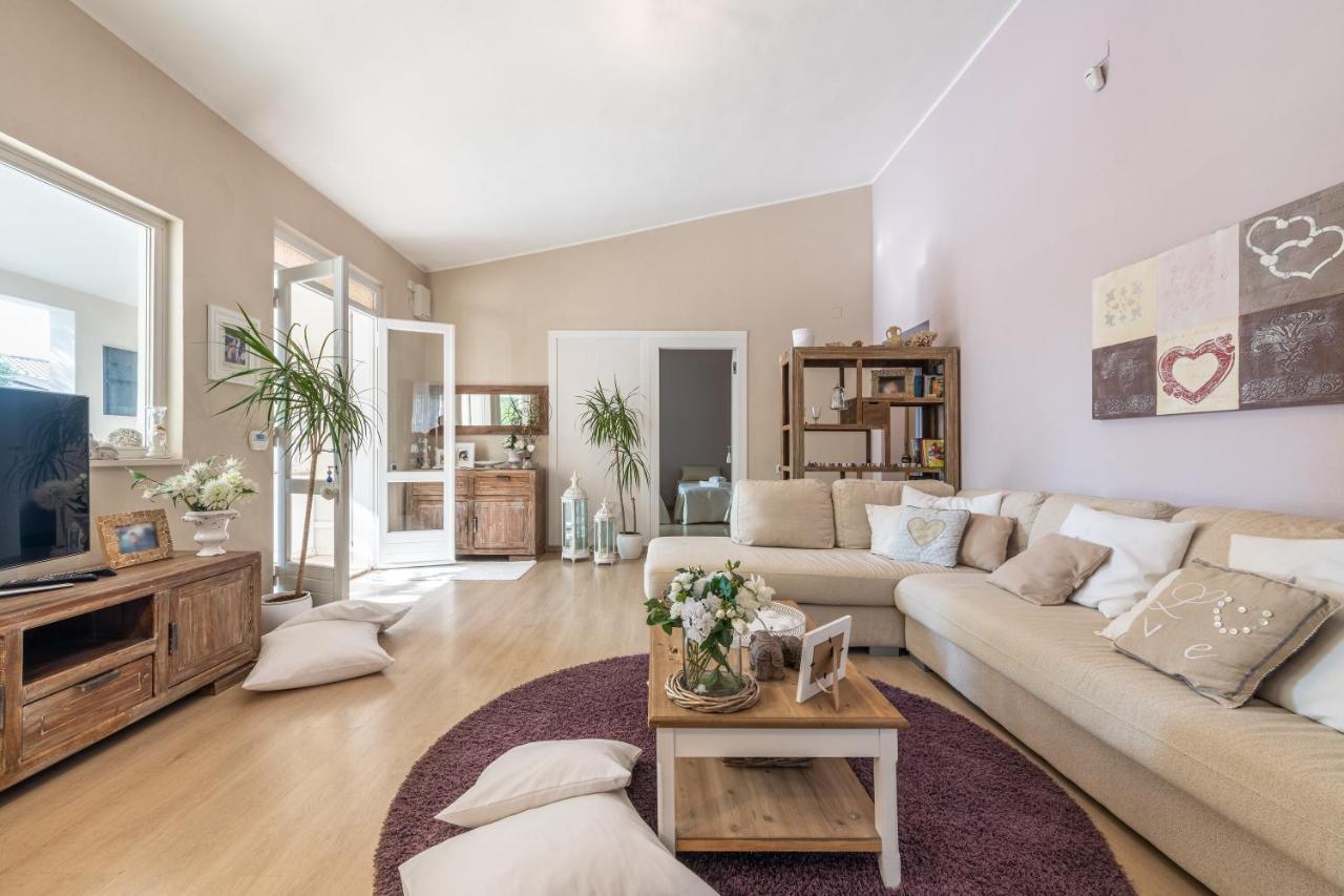 Villa Maria Beatrice Quartu SantʼElena Екстериор снимка